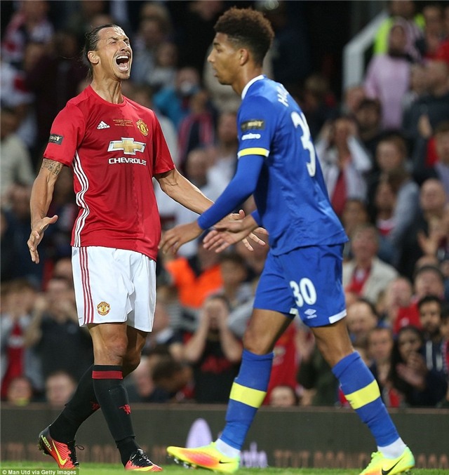 Sir Alex, David Moyes chung kien tran dau tri an Rooney hinh anh 13