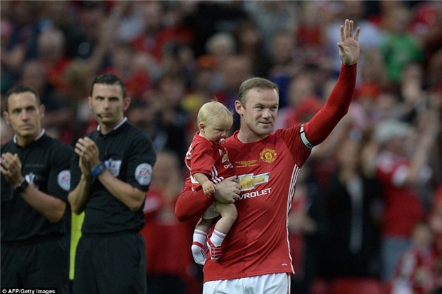 Sir Alex, David Moyes chung kien tran dau tri an Rooney hinh anh 3