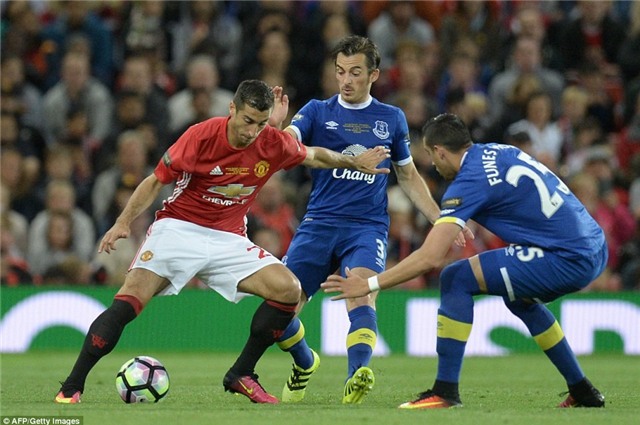 Sir Alex, David Moyes chung kien tran dau tri an Rooney hinh anh 9