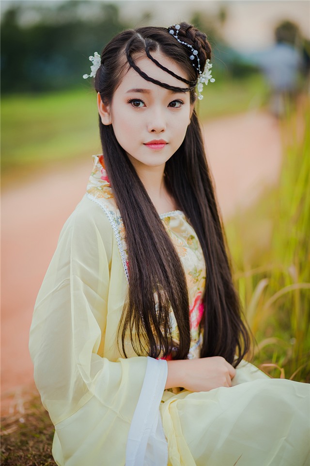 Bộ ảnh cosplay Hằng Nga là bộ ảnh ngoại cảnh thứ hai được Anh Thư đầu tư thời gian và công sức nghiêm túc.