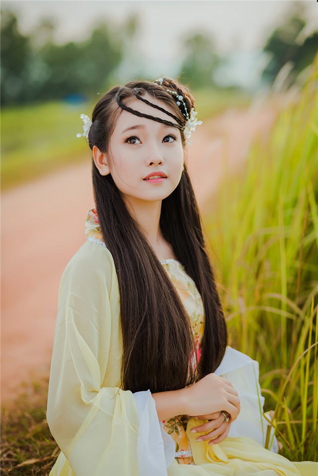 Gương mặt của Anh Thư được dân mạng khen ngợi là phù hợp với tạo hình cổ trang.