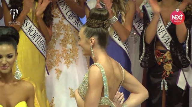 Hoa hậu Trái đất Mỹ bị bung váy, đội không vừa vương miện khi đăng quang - Ảnh 2.