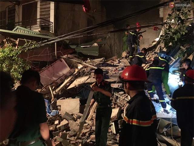 Hà Nội: Sập nhà 4 tầng giữa phố Cửa Bắc, 2 người tử vong - Ảnh 4.