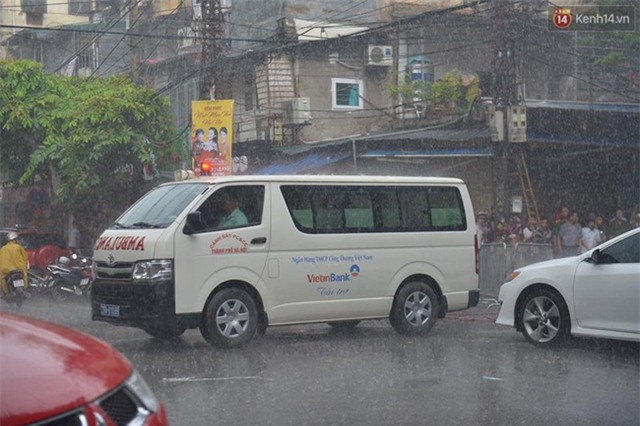 Hà Nội: Sập nhà 4 tầng giữa phố Cửa Bắc, 2 người tử vong - Ảnh 38.