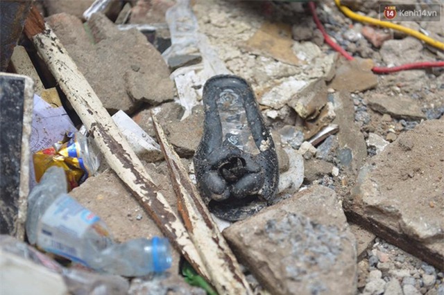 Hà Nội: Sập nhà 4 tầng giữa phố Cửa Bắc, 2 người tử vong - Ảnh 41.