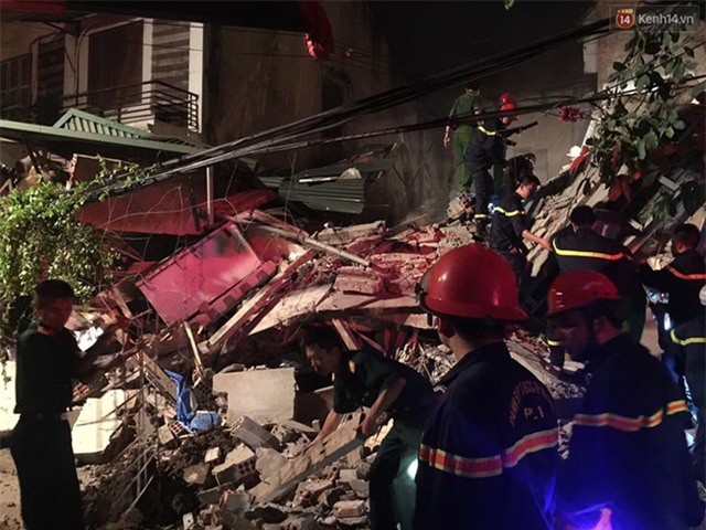 Hà Nội: Sập nhà 4 tầng giữa phố Cửa Bắc, 2 người tử vong - Ảnh 5.