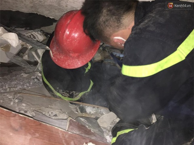 Hà Nội: Sập nhà 4 tầng giữa phố Cửa Bắc, 2 người tử vong - Ảnh 44.