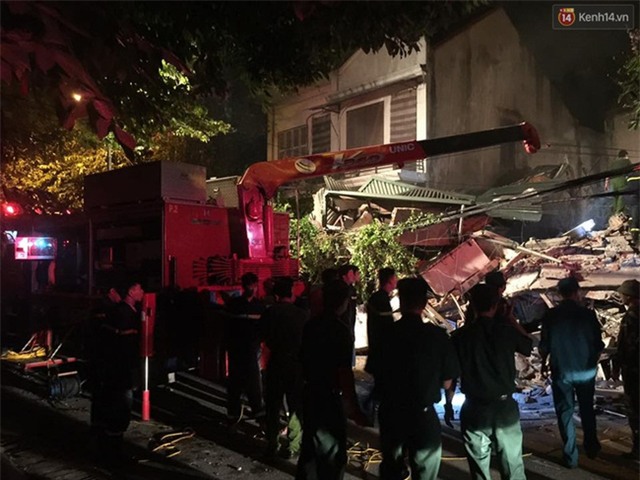 Hà Nội: Sập nhà 4 tầng giữa phố Cửa Bắc, 2 người tử vong - Ảnh 6.