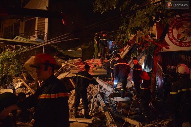 Hà Nội: Sập nhà 4 tầng giữa phố Cửa Bắc, 2 người tử vong - Ảnh 10.
