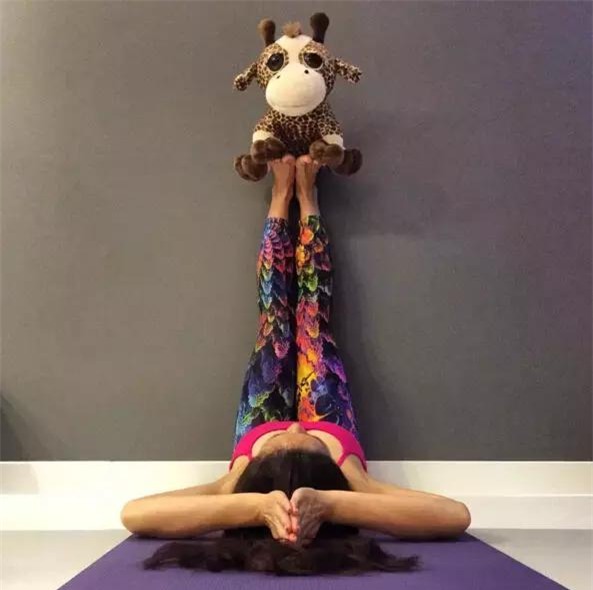 Dựa chân vào tường: Bài tập thể dục đang tạo sóng khắp thế giới - Ảnh 3.