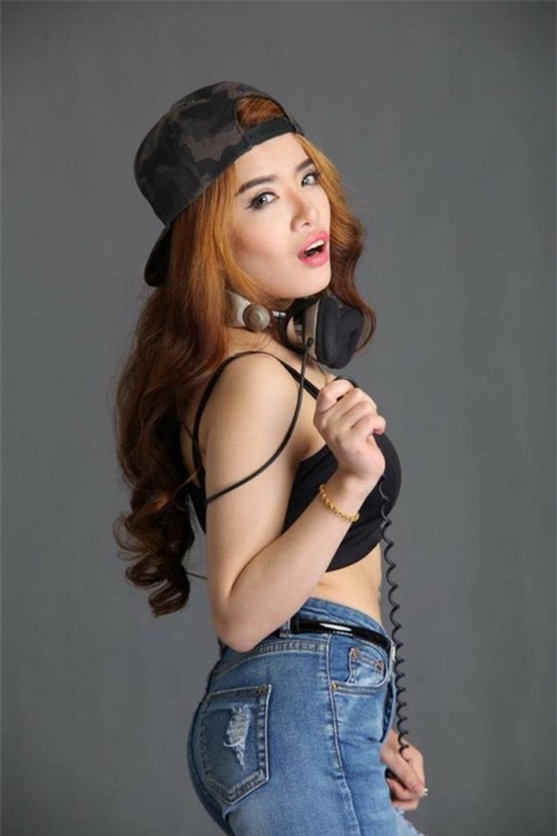 Trần tình của thiếu nữ rải 100 triệu đồng trong bồn tắm - Ảnh 2.