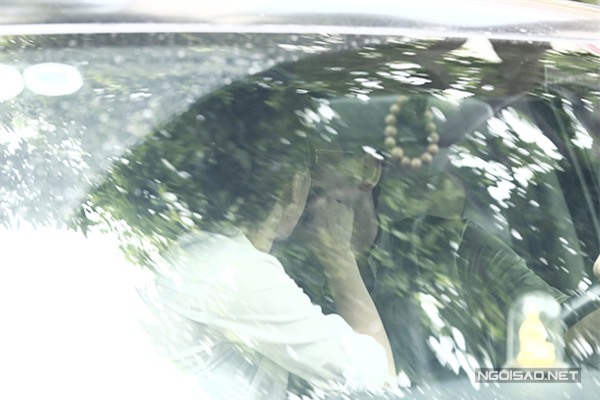 hai-bang-bi-bat-gap-hon-thanh-dat-say-dam-trong-xe-hoi-9