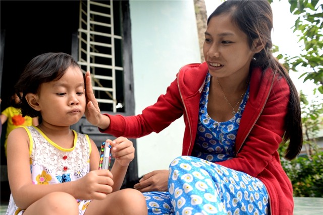 Không “ruột rà máu mủ” nhưng tình mẫu tử đã lấn át hết mọi cảm xúc.