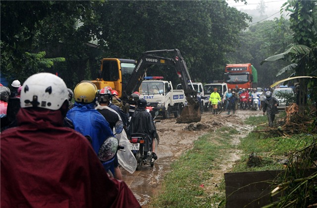 lũ cuốn, lũ đổ cuồn cuộn, lũ cuốn nhiều người chết, lũ cuốn ở Lào Cai