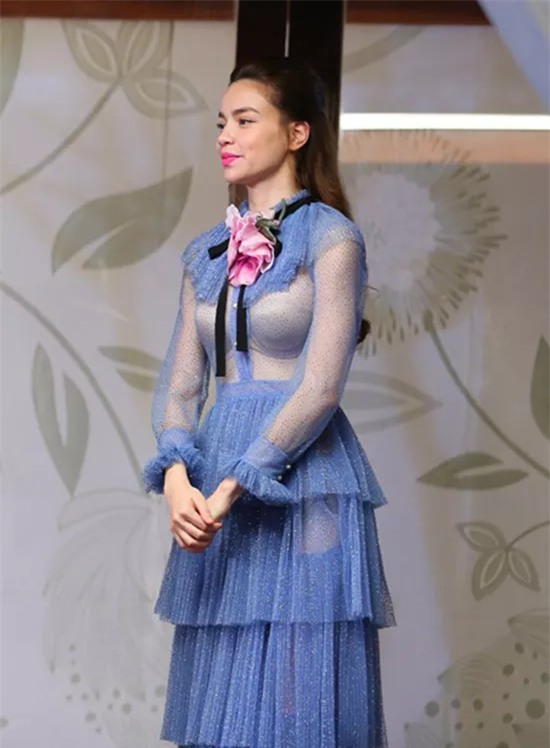 Nổi tiếng là một biểu tượng thời trang luôn dẫn đầu xu hướng tại showbiz nhưng Hồ Ngọc Hà cũng có đôi lần