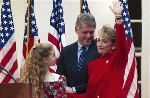 Hoc cach day con cung ran nhu ung vien Tong thong My Hillary Clinton