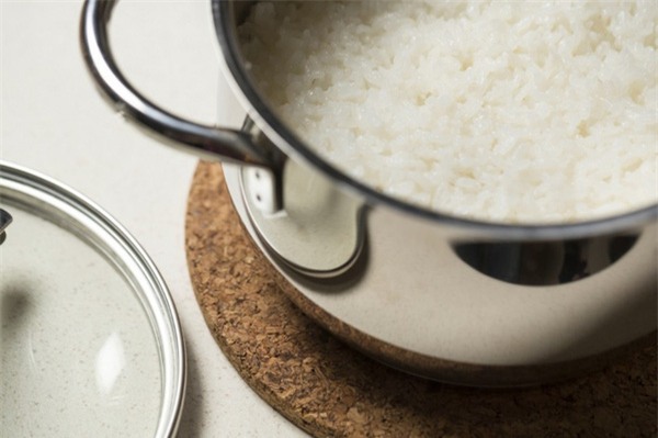 Cách nấu cơm lạ giảm hấp thụ calories đến 50%, ngừa béo phì và tiểu đường - Ảnh 1.