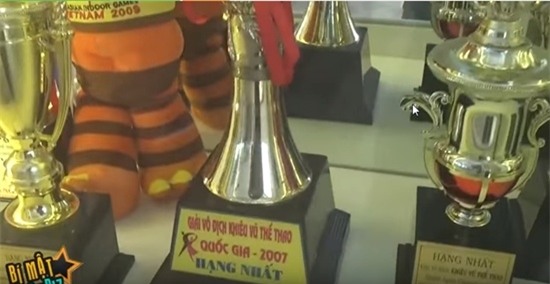 Khánh Thi, Nữ hoàng Dancesport, Bước nhảy hoàn vũ, Phan hiển