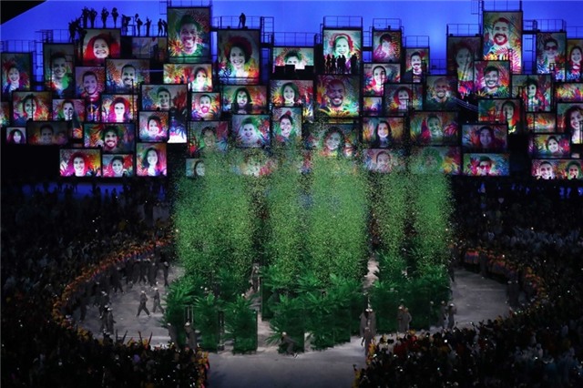 Phao hoa, ky xao anh sang ruc ro dem khai mac Olympics Rio hinh anh 9