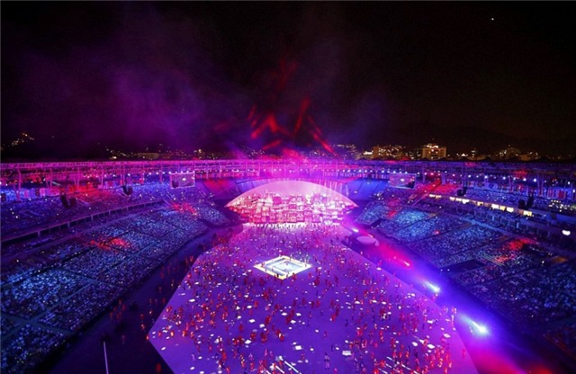 Phao hoa, ky xao anh sang ruc ro dem khai mac Olympics Rio hinh anh 5