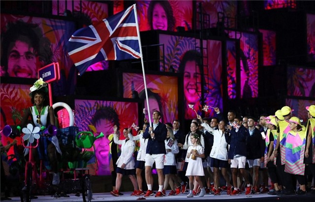 Phao hoa, ky xao anh sang ruc ro dem khai mac Olympics Rio hinh anh 15