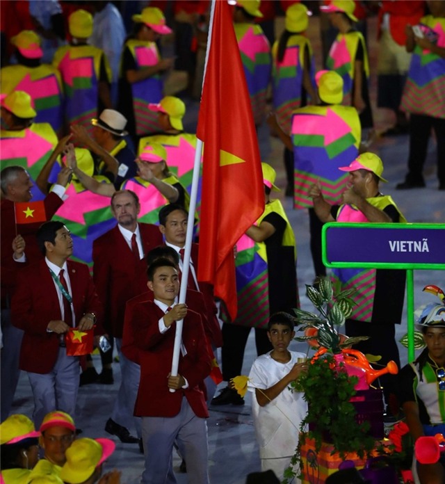 Phao hoa, ky xao anh sang ruc ro dem khai mac Olympics Rio hinh anh 17