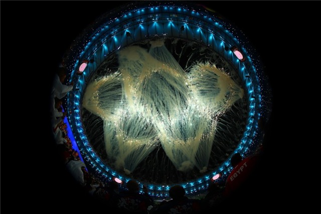 Phao hoa, ky xao anh sang ruc ro dem khai mac Olympics Rio hinh anh 19