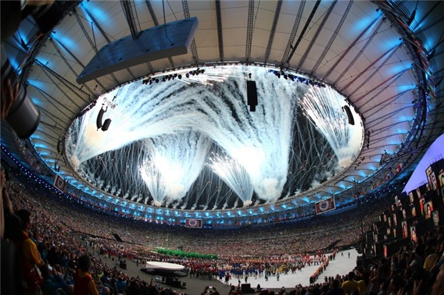 Phao hoa, ky xao anh sang ruc ro dem khai mac Olympics Rio hinh anh 20