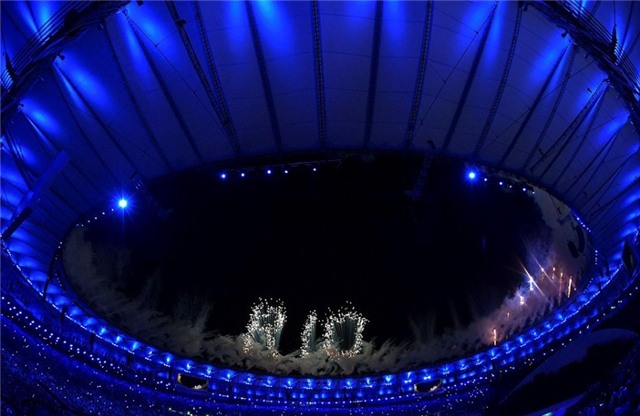 Phao hoa, ky xao anh sang ruc ro dem khai mac Olympics Rio hinh anh 21