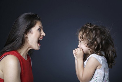 dạy con bướng bỉnh, quát mắng, cha mẹ, nuôi con, mẹ Việt, trẻ nhỏ