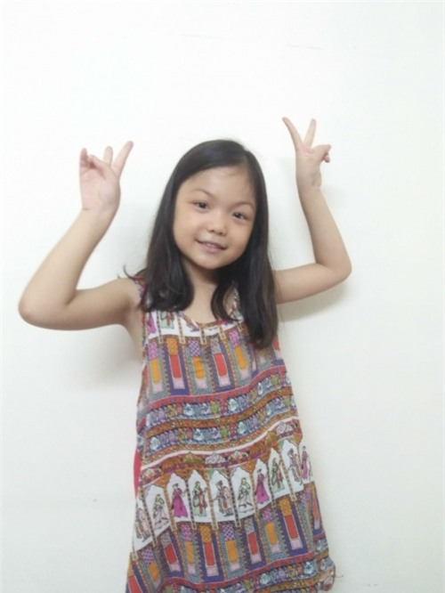 Lạ kỳ bé gái bịt kín mắt vẫn đọc truyện vanh vách, phân biệt đủ màu - Ảnh 8