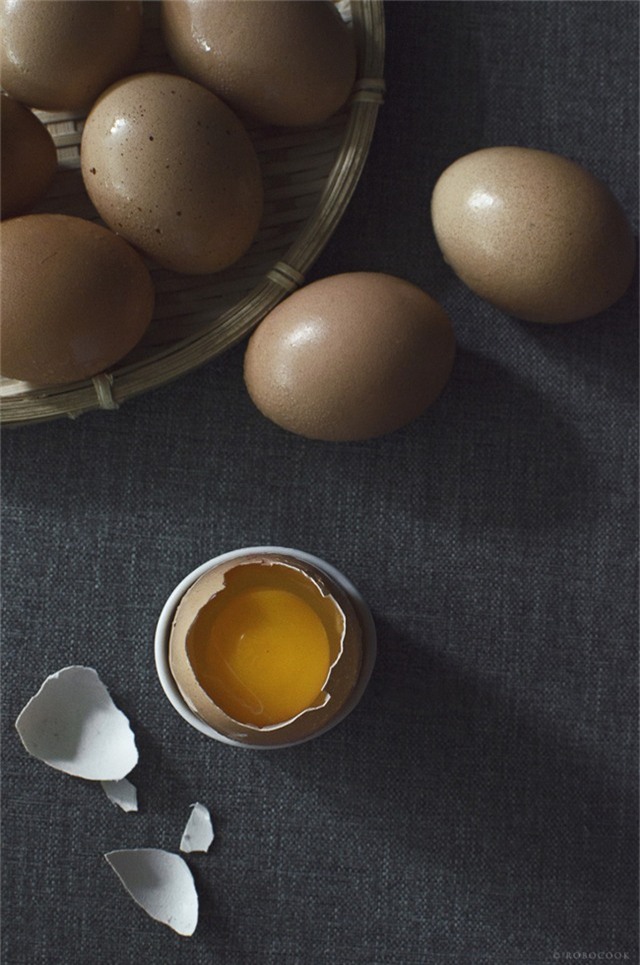 
Một quả trứng chỉ chứa 65 calorie, 6 gram protein, giàu vitamin B và các chất dinh dưỡng quan trọng.

 
