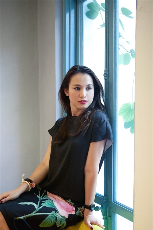 Thông thường, các mĩ nhân đăng quang Hoa hậu Việt Nam đều có độ tuổi dưới 20. Nhưng dĩ nhiên, đây chỉ là dữ liệu tổng hợp dựa trên số đông.Năm 1998, Ngọc Khánh đăng quang Hoa hậu Việt Nam ở tuổi 22. Hiện tại, cô vẫn đang là người nắm giữ kỉ lục “Hoa hậu Việt Nam đăng quang có tuổi lớn nhất”.