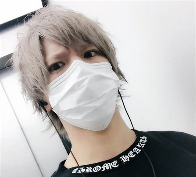 Dung nhan thực sự của hot boy khẩu trang số 1 Nhật Bản khiến nhiều người ngã ngửa - Ảnh 1.