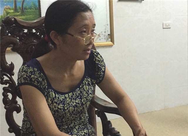 Bà Ngân rất buồn chỉ vì cái án treo của mình cũng đã được Tòa án xóa rồi, nhưng con mình vẫn bị loại.