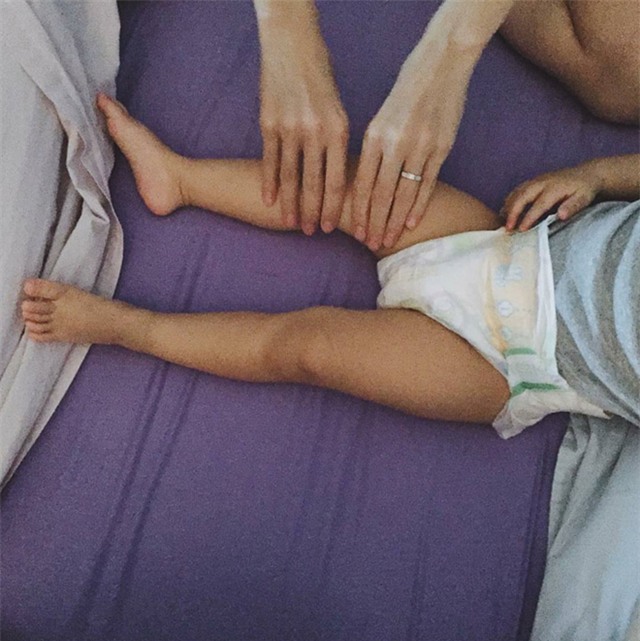 Vo chong Tang Thanh Ha khoe anh hen ho ban dem hinh anh 4