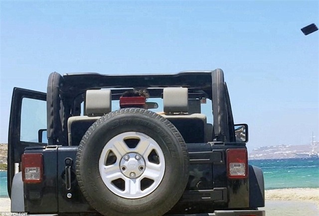 Them loat anh Lindsay Lohan bi hon phu danh giua bai bien hinh anh 1