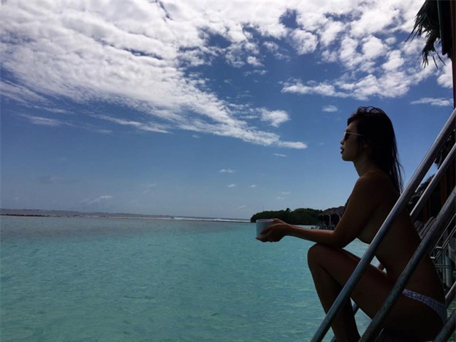 Hà Anh khoe ngực trần trong tuần trăng mật với chồng Tây ở đảo thiên đường - Ảnh 3.