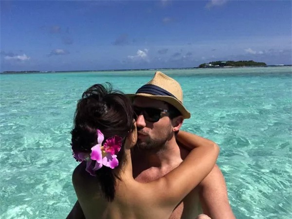 Hà Anh khoe ngực trần trong tuần trăng mật với chồng Tây ở đảo thiên đường - Ảnh 6.