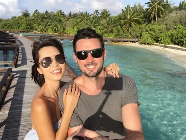 Hà Anh khoe ngực trần trong tuần trăng mật với chồng Tây ở đảo thiên đường - Ảnh 7.