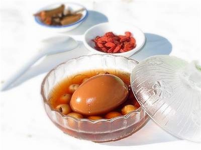 8 bài thuốc hay từ trứng gà luộc - Ảnh 2.