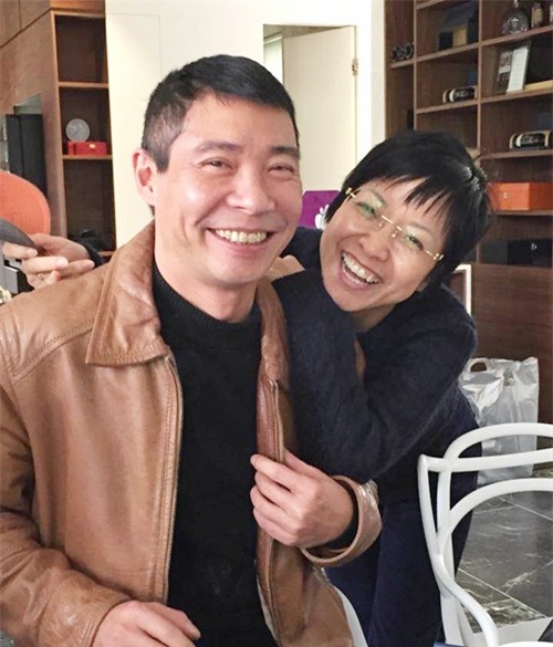 thao van bat ngo tung anh cuoi rang ro ben chong cu cong ly - 1