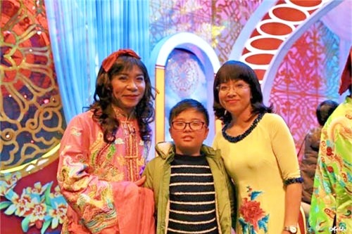 thao van bat ngo tung anh cuoi rang ro ben chong cu cong ly - 2