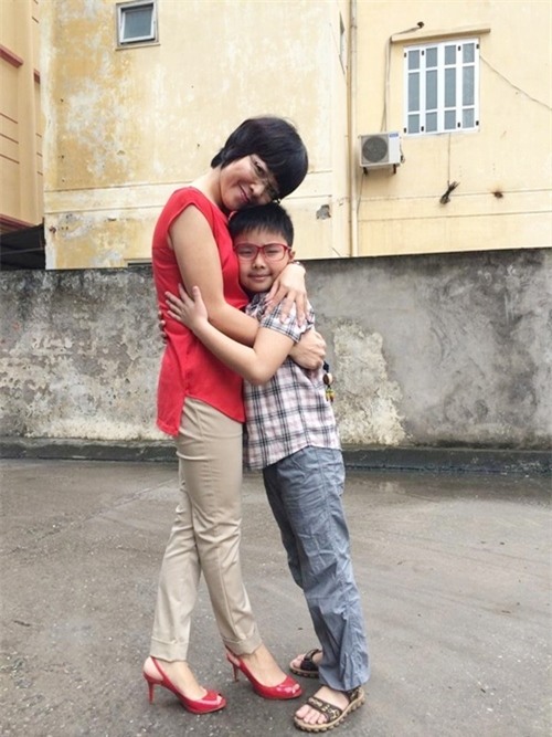 thao van bat ngo tung anh cuoi rang ro ben chong cu cong ly - 4