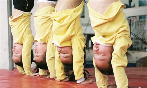 nuoc mat tre em trong nhung "lo luyen huy chuong vang olympic" cua trung quoc - 15