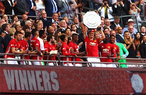 clip ibrahimovic “no sung”, m.u doat sieu cup anh hinh anh 1