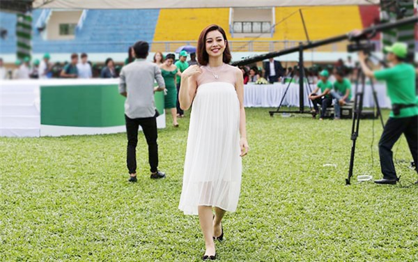 jennifer-pham-mang-bau-4-thang-sap-co-them-con-trai