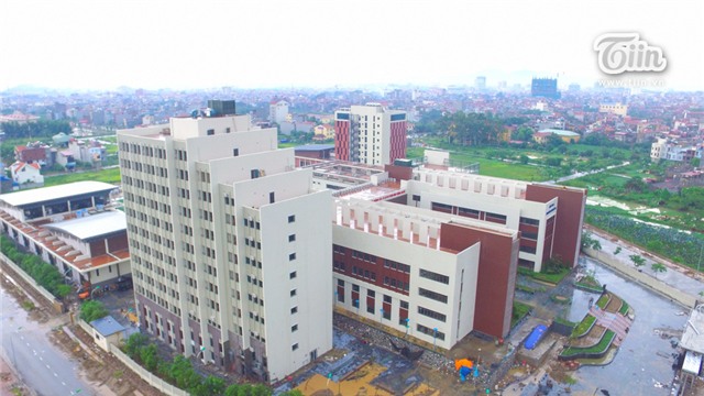 Toà nhà 12 tầng cao nhất là kí túc xá, có thể là nơi ăn ở của hàng nghìn học sinh nội trú và bán trú