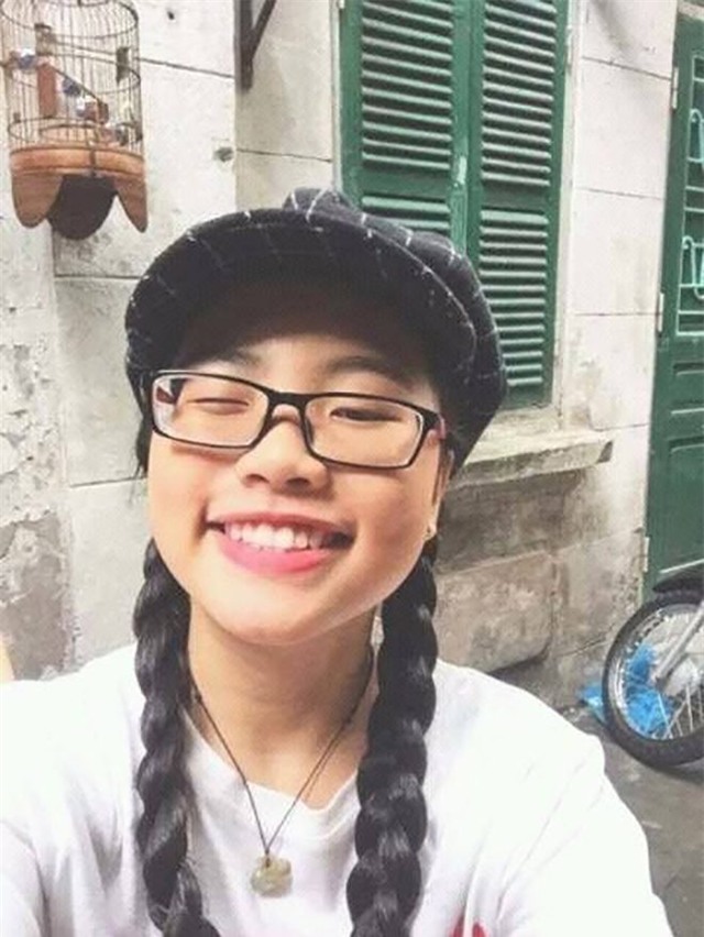 Chị Bảy càng lớn càng xinh đẹp.