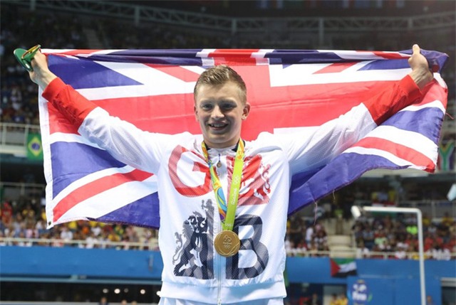 Cậu bé sợ nước trở thành người hùng của bơi lội Anh ở Olympic 2016 - Ảnh 2.